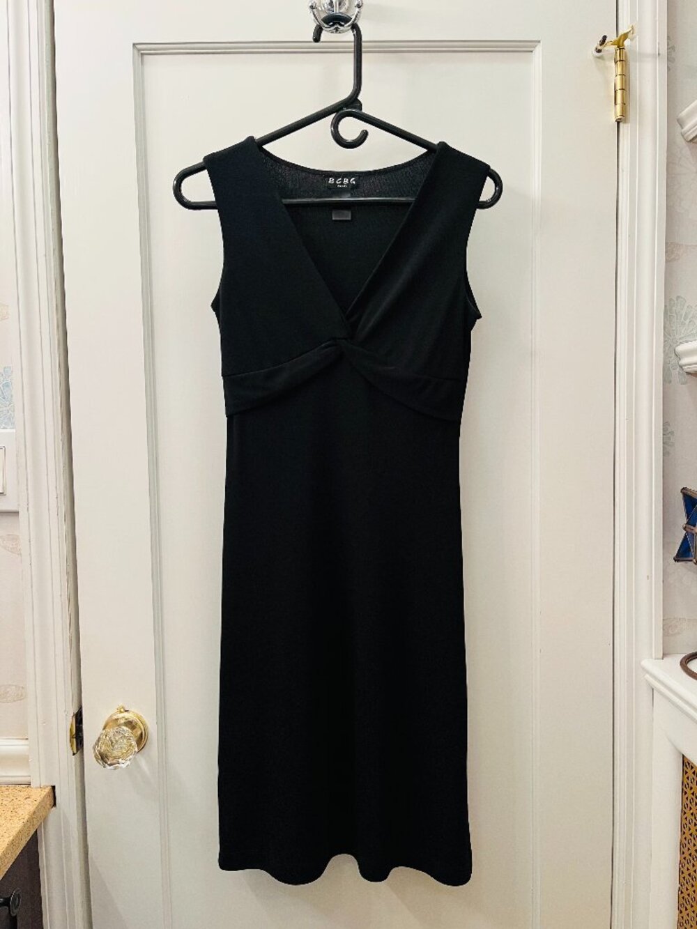 BCBG Sleeveless - Knee-length - V-neck - Black Dress - Size Small